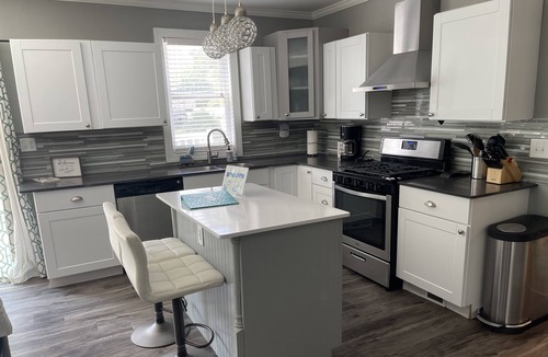 Clear Lake House | Lake Life! Walk to The Surf, Lake, Downtown, drinks and dining