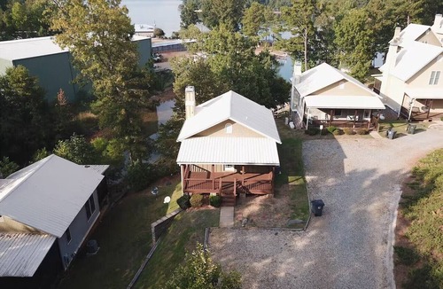 Dadeville Cabin | Lake Martin- Gorgeous Lake Cabin across from Chucks Marina with Boat Slip