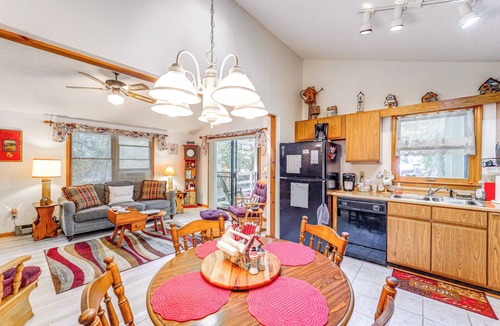 Newland Cabin | Lake & Pool Access! Outdoorsy Getaway in Newland