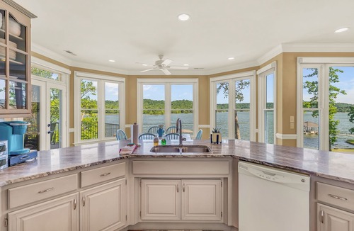 Crane Hill House | Lake Therapy - Gazebo on the lake, easy walk to the water!