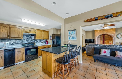 Crane Hill House | Lake Therapy - Gazebo on the lake, easy walk to the water!