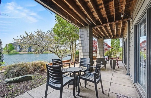 University Place Condo | Lake view 3-bedroom condo with AC near UNC in Charlotte. 5 minute walk to Lynx.