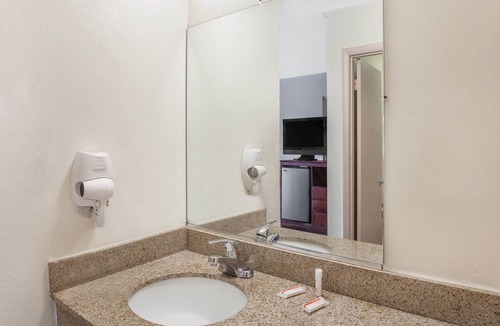 Killen Hotel | Lake View Inn & Suites