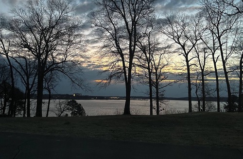 Dennis House | Lakefront 2 bedroom cozy house on Grand lake at Stony Point