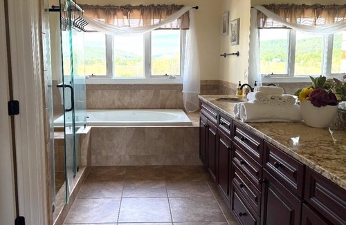 Purcellville Bed & Breakfast | Lakefront B&B Room w/Private Island Access + Breakfast Included