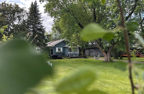 Moose Lake House | Lakefront Beach Bungalow - Retreat & Relax - Kayaks, Fire pit, Tree Swings!
