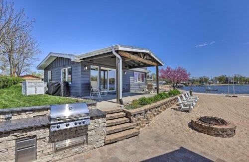 LaPlatte I House | Lakefront Bellevue Home: Private Beach & Fire Pit!