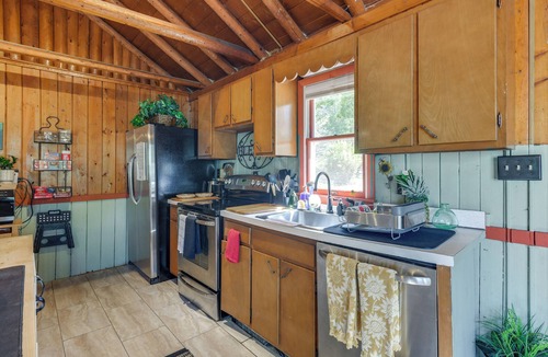Chesapeake Ranch Estates-Drum Point Cottage | Lakefront Cabin Near Solomons Island w/Hot Tub