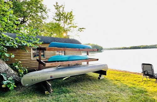 South Haven Cabin | Lakefront Cabin w/Dock & Kayaks, Perfect Summer Stay Rustic Nautic - Cabin 9