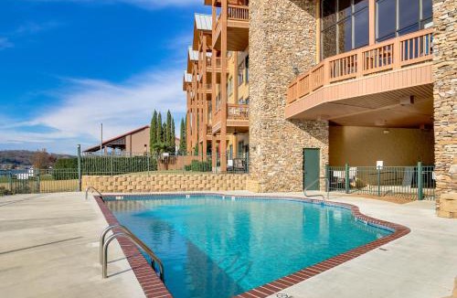 Guntersville House | Lakefront Condo 3 Mi to Historic Guntersville!