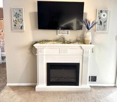 Osage Beach Apartment | Lakefront Condo Private Deck 3 Pools