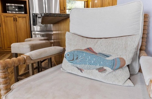 Cropwell House | Lakefront Cottage: 2 Kings, Boat Launch, Swim Dock, Firepit, 3 Patios + Bunkbeds
