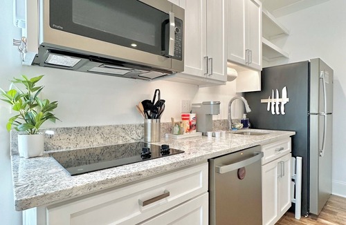 Cedar Bluff House | Lakefront "Double Studio"-Lake, Pool, Splash Pad, hot tub, fire pit, kayaks, etc