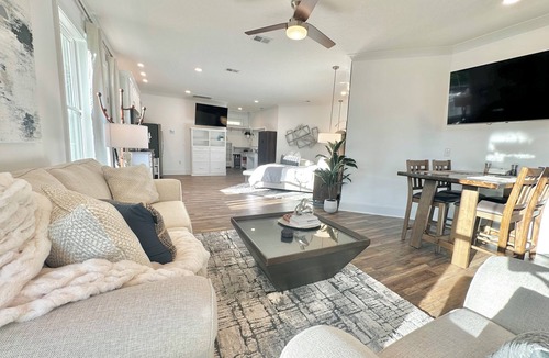 Cedar Bluff House | Lakefront "Double Studio"-Lake, Pool, Splash Pad, hot tub, fire pit, kayaks, etc