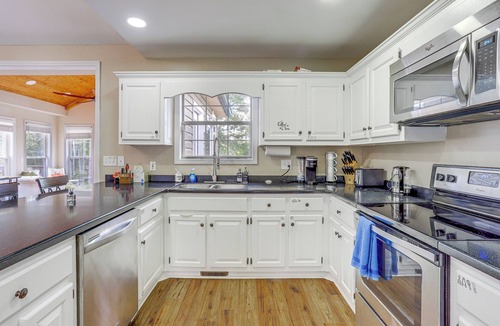 Murrayville House | Lakefront Escape w/Dock & Fire Pit: Sleeps 12