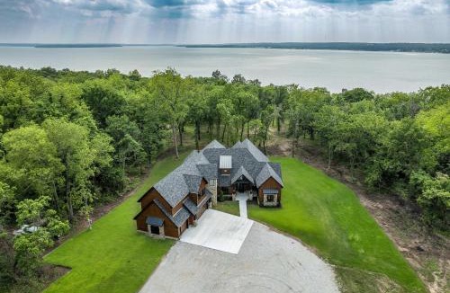 Afton House | Lakefront Estate on 26 Acres: Hot Tub & Games