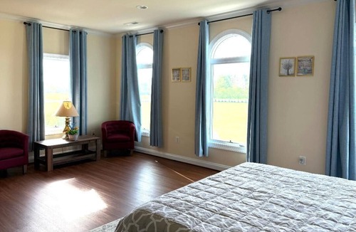Purcellville Bed & Breakfast | Lakefront Gateway 1 BR 1 Full Bath w/Private Island Access & Breakfast Included
