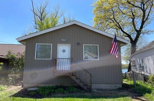 Grayslake Cabin | Lakefront Home on Gages Lake