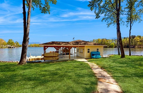 Mineral House | Lakefront home with private dock, kayaks, beach, badminton, firepit, & deck