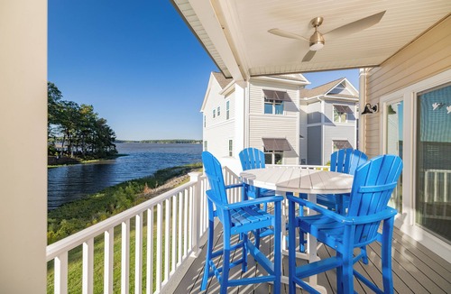 Eatons Crossing House | Lakefront/KingBed/FirePit/Arcade/Kayaks/Boat Slip