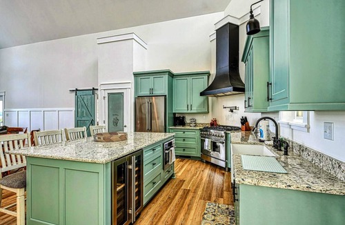 Mineral House | Lakefront Lake Anna, Hot Tub, Boat Dock