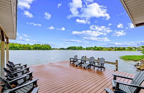 Livingston House | Lakefront Lake Anna, Views, Boat Dock, Hot Tub