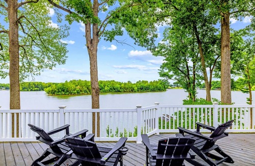 Livingston House | Lakefront Lake Anna, Views, Boat Dock, Hot Tub
