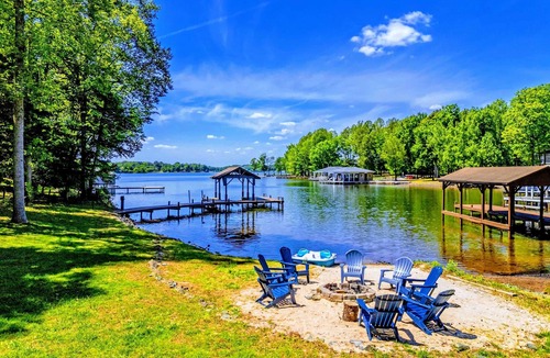 Bumpass House | Lakefront Lake Anna with Dock, Hot Tub, Game Room