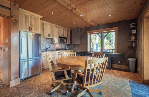 Marion Cabin | Lakefront Log Luxury - 4400 sqr ft w/private dock