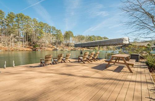 Waleska House | Lakefront Luxury Boat Slip Kayaks Game Room