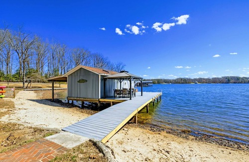 Mineral House | Lakefront Luxury, Hot Tub, Dock, Beach, Games
