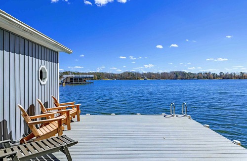 Mineral House | Lakefront Luxury, Hot Tub, Dock, Beach, Games