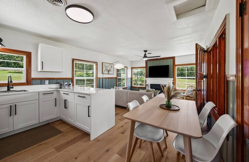 Madill Cabin | Lakefront Retreat | 2 Private Cabins w/Hot Tub & Lake Views- sleeps 12