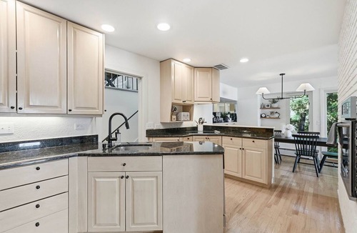 Shoreview House | Lakefront Retreat w/Hot Tub + Sauna