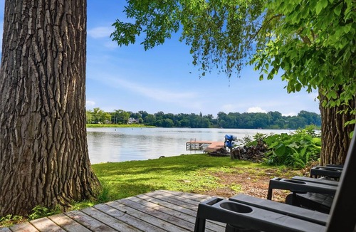 Shoreview House | Lakefront Retreat w/Hot Tub + Sauna