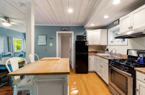 Eastern Vermont House | Lakefront Retreat w/Large Yard & Boat Dock