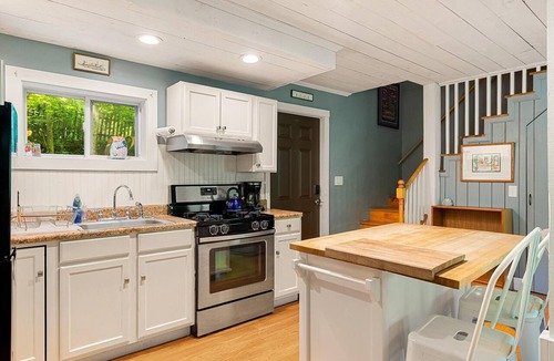 Eastern Vermont House | Lakefront Retreat w/Large Yard & Boat Dock
