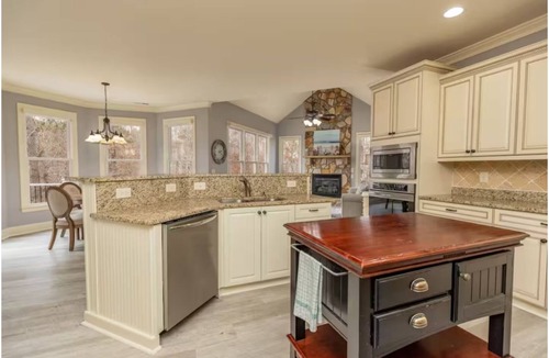 Olde Ferry Estates House | Lakefront, Theater, Gym, Fire Pit, Lily pad, Pool table, Kayaks, Paddle board
