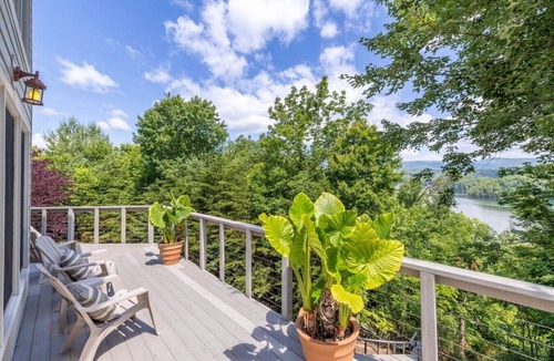 Nebo House | Lakefront Topsider: Private Dock & Panoramic Views