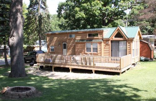 Milton Resort | Lakeland RV Campground Deluxe Loft Cabin 11