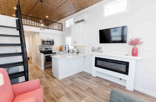 Lincoln House | Lakeside Chic: Stylish Family Tiny Home Retreat #5