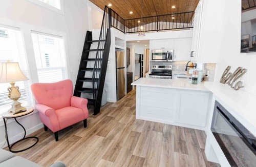 Lincoln House | Lakeside Chic: Stylish Family Tiny Home Retreat #5