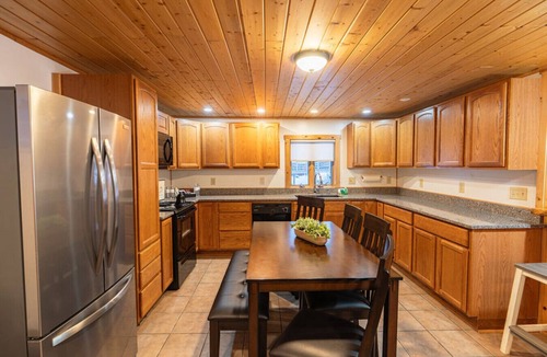 Bethlehem Cottage | Lakeside Family Cottage Multiple Bedrooms