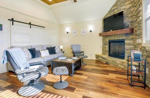 Benson House | Lakeside Farm Sanctuary! 30-Acre Benson Retreat