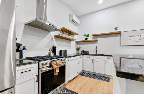 Southeast Raleigh House | Lakeside Landing | Kitchen, Laundry, Parking