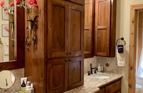 Longtown Cabin | Lakeside luxury, Gated, Firepit, Dock, kayaks & paddleboards