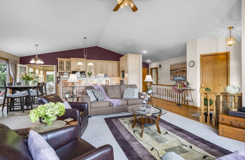 Langworthy House | Lakeview Living - Entire Guest House - Perfect for your Holiday or Vacation!