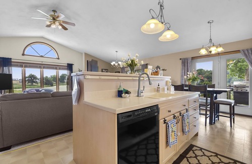Langworthy House | Lakeview Living - Entire Guest House - Perfect for your Holiday or Vacation!