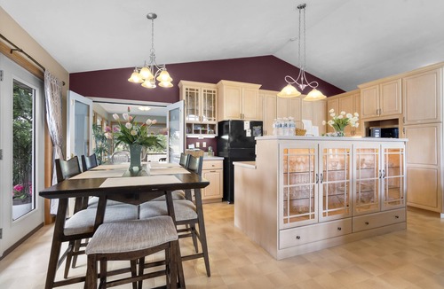 Langworthy House | Lakeview Living - Entire Guest House - Perfect for your Holiday or Vacation!
