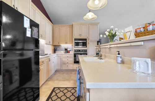 Langworthy House | Lakeview Living - Entire Guest House - Perfect for your Holiday or Vacation!